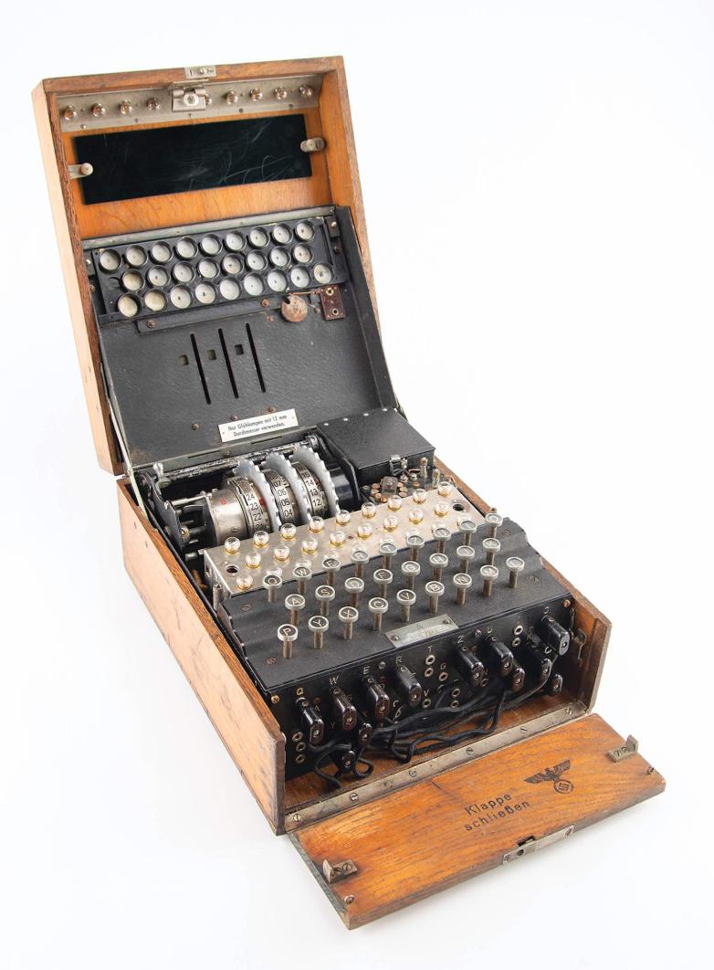 Autogramme aus Wissenschaft und Technologie und eine Enigma-Maschine zu versteigern