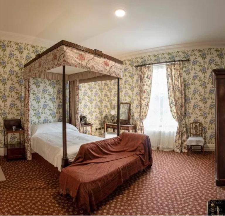 Elizabeth Gaskell's bedroom